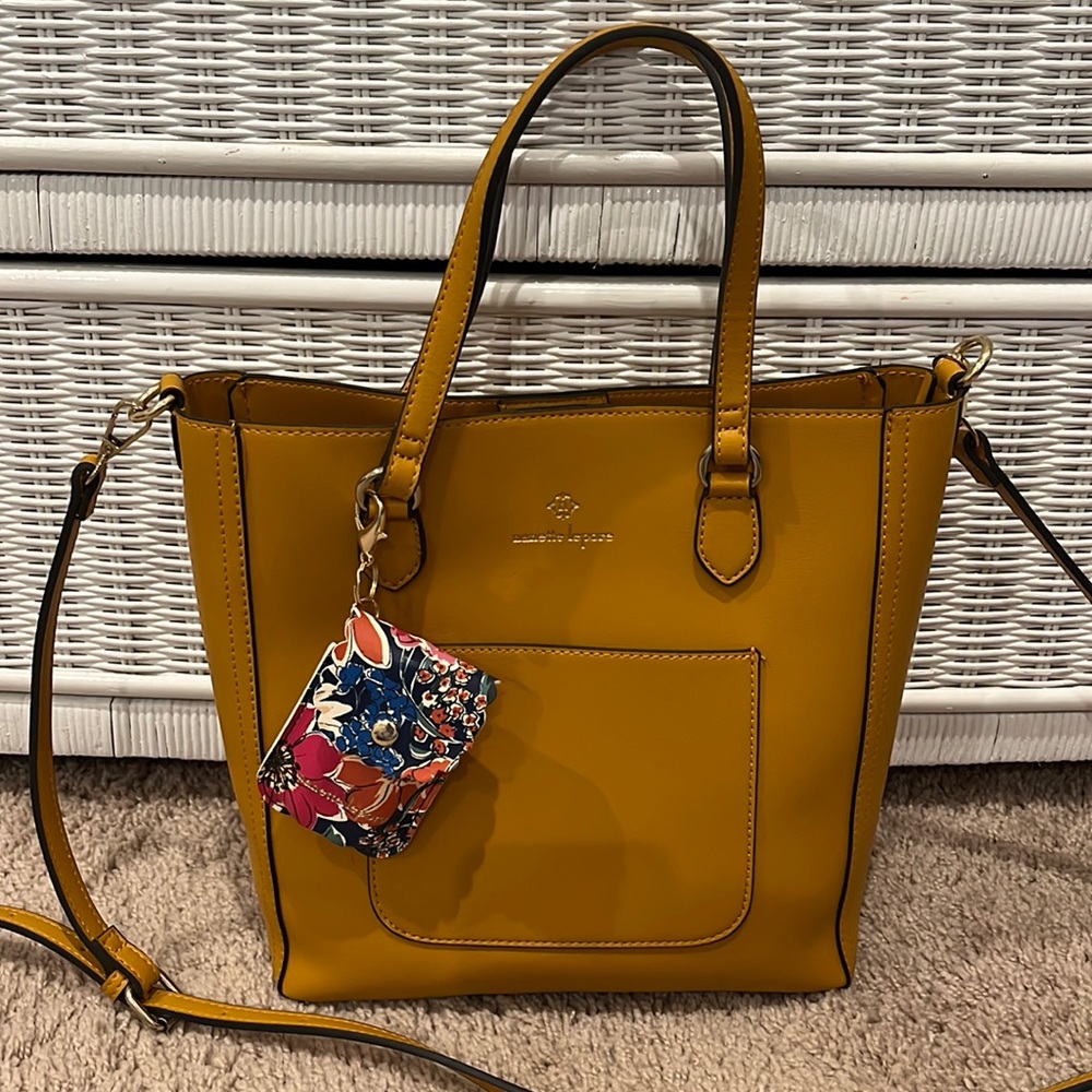 Sale! Like new Nanette Leopold Solid tote